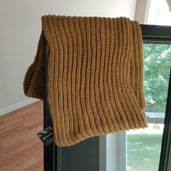 { WILA } Chunky Knit Infinity Scarf - Picture 6 of 6